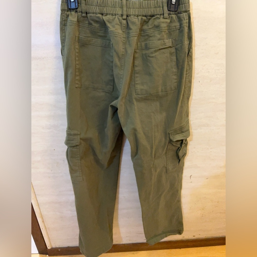 Lepunuo Casual Olive Green Women's Cargo Trousers - Picture 4 of 10